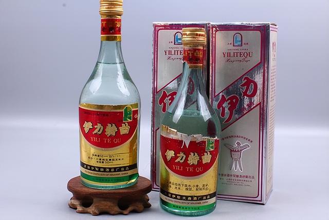 武汉大哥不喝白云边，常与朋友共饮“这3瓶酒”，看有您喜欢的吗？白云边酒价格表42度！